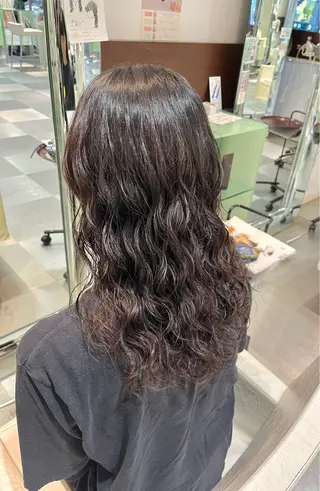 ロング パーマ コテ巻き風パーマ 藤澤　知彌のヘアスタイル