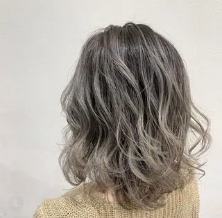 ミディアム カラー 小笠原 愛美のヘアスタイル