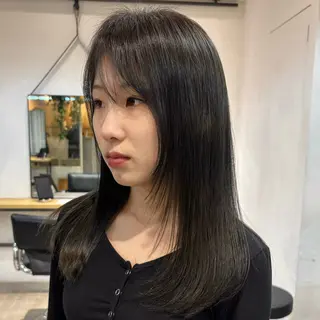 セミロング 盛れる透明感カラー・ momokaのヘアスタイル
