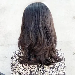 セミロング カラー 伊良波 香里のヘアスタイル