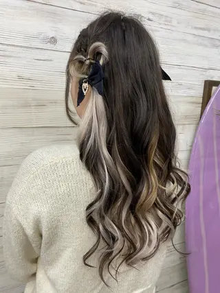 セミロング カラー ヘアアレンジ アイブロウ LAVENDIA 初音のヘアスタイル