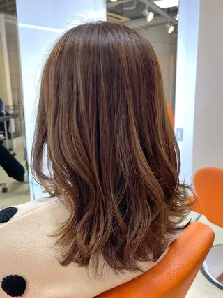 セミロング カラー 鶴﨑 美優亜のヘアスタイル