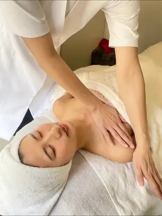 Pola R-isa 南船場所属・ツボイ Polaのエステ・リラクイメージ