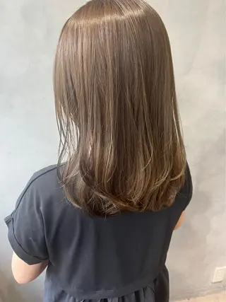 セミロング カラー 平尾 樹里のヘアスタイル