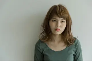 ミディアム ツジガキ ユウスケのヘアスタイル