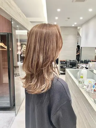 ロング カラー サキ🤍ハイトーン 🩰くびれ巻きヘアのヘアスタイル