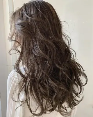 ロング カラー ヘアアレンジ 【公式】amble luxe池袋東口🩷のヘアスタイル