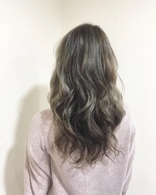 セミロング ヤマグチ ヒカルのヘアスタイル