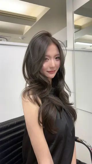 ロング カラー ATRA所属・ワンホン級艶髪 🤍𝑀𝐼𝐻𝑂のヘアスタイル