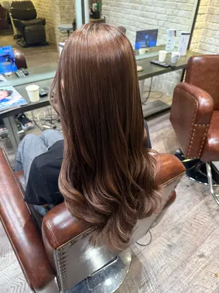 ロング カラー カットパーマ3000 円/水曜日モデルのヘアスタイル