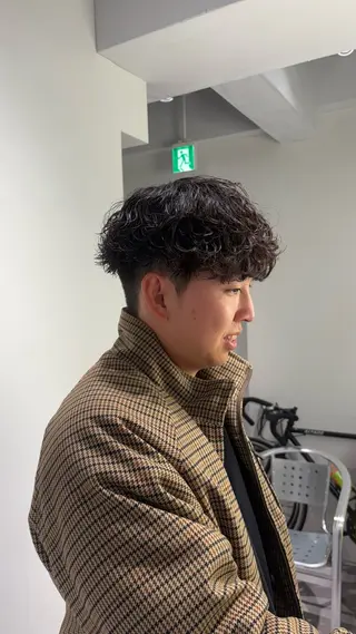 ミディアム パーマ メンズ 高橋 周のヘアスタイル