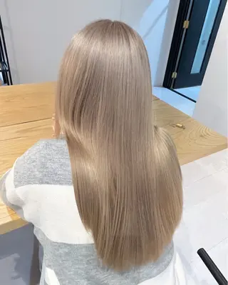 カラー ニトウ レイナのヘアスタイル