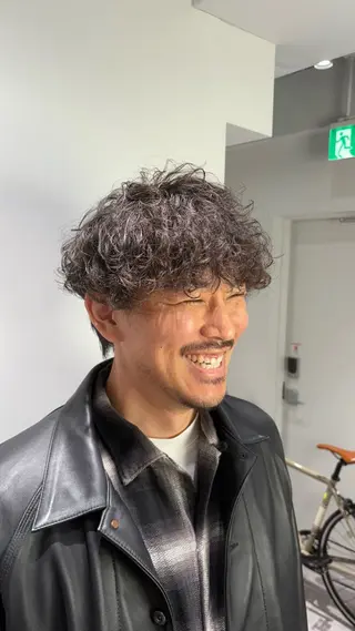 ミディアム パーマ メンズ 高橋 周のヘアスタイル