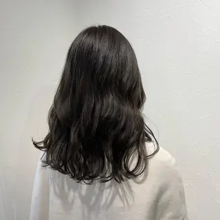 セミロング カラー shiho .のヘアスタイル