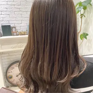 セミロング ツヤ感カラーレイヤー カット川野莉空のヘアスタイル