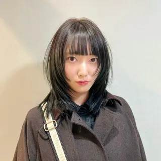 ミディアム ハッシュ・ウルフ🐺 小顔レイヤー松山直史のヘアスタイル