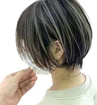 ショート アダチ コウスケのヘアスタイル