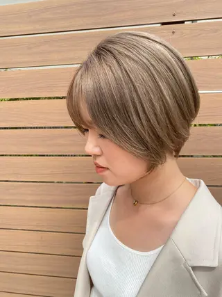 ショート カラー 小坂 麻綾のヘアスタイル