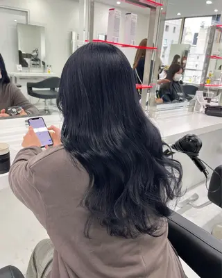 ミディアム カラー ヘアアレンジ 🩵色落ち可愛い 寒色カラー🩵のヘアスタイル