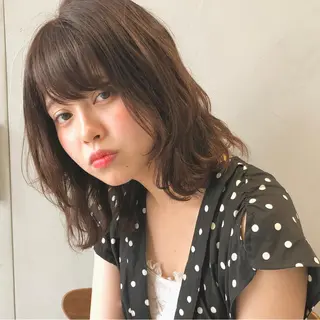 ミディアム カラー 荒木 依莉亜のヘアスタイル