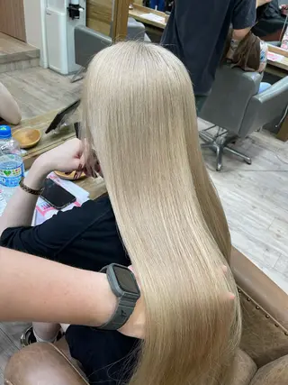 ロング ブリーチ縮毛矯正 あすまのヘアスタイル