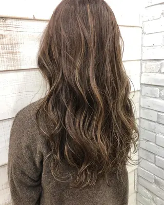 セミロング カラー ヘアアレンジ ブリーチダブルカラー ハイライト/山本喜熙のヘアスタイル