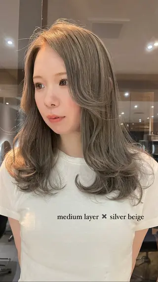 セミロング 透明感カラー👑 井上美乃里のヘアスタイル
