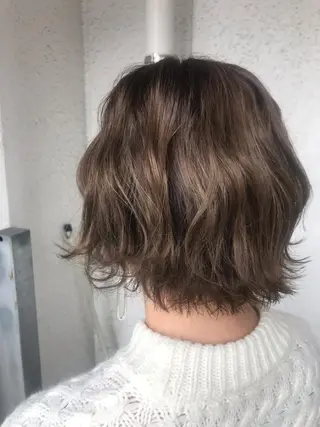 ショート 岩谷/ブリーチ 🪽透明感カラーのヘアスタイル