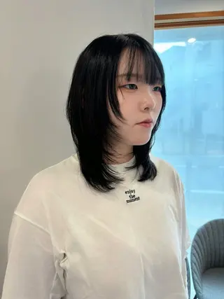 ミディアム カラー 細野 菜月のヘアスタイル