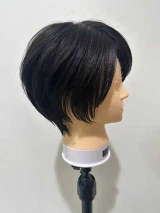 ショート レイヤー 艶々カラーのヘアスタイル
