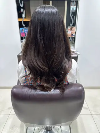 ロング レイヤー 艶々カラーのヘアスタイル