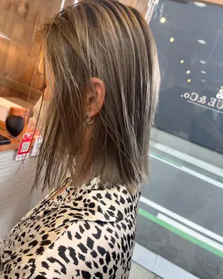 ミディアム カラー ❣️ハイトーン❣️ BLUE&Co.のヘアスタイル