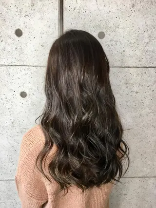 ロング 足立 磨咲のヘアスタイル