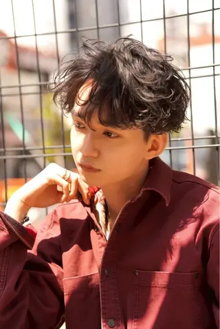 ミディアム カラー パーマ ✨️メンズ特化波巻き ツイスパ✨️松本真生のヘアスタイル