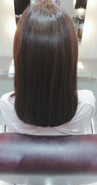 カラー 岡田 駿也のヘアスタイル