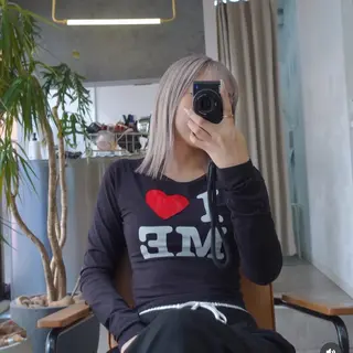 ショート udaハイトーン /ボブ/レイヤーのヘアスタイル