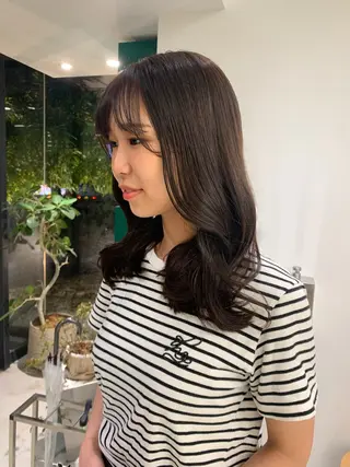 カラー なのは\透け感カラー \レイヤーカットのヘアスタイル