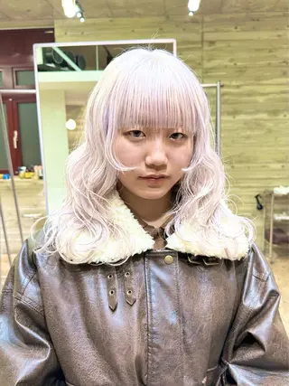ミディアム カラー kai .のヘアスタイル