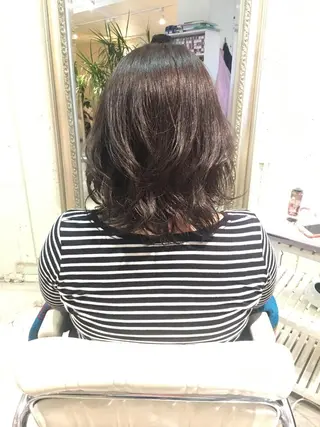 ミディアム カラー CALMHAIR 五十實淳のヘアスタイル