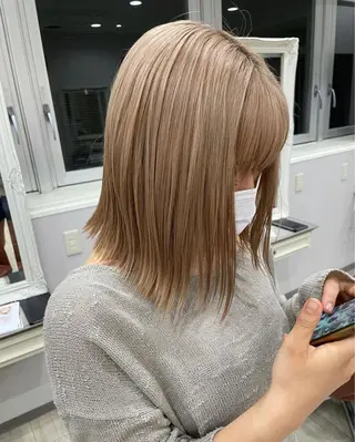 ミディアム まい/名古屋駅 🦋ブリーチカラーのヘアスタイル