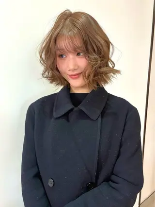 ミディアム カラー ユナ ボブカット /ベージュのヘアスタイル