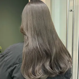 ロング カラー ひなた あゆみのヘアスタイル