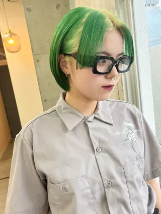 ショート カラー ヘアアレンジ lani ブリーチ /ダブルカラーのヘアスタイル
