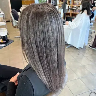 セミロング piLLon 心斎橋のヘアスタイル