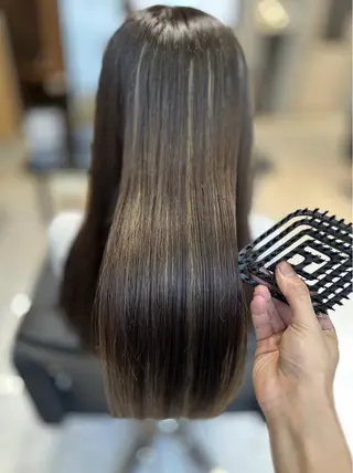 ロング 髪質改善ストレート オルメントのヘアスタイル