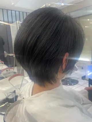ショート アートディレクター 尾内 友美のヘアスタイル