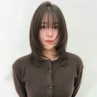 セミロング 鍋田/ 渋谷/ 縮毛矯正／レイヤーのヘアスタイル