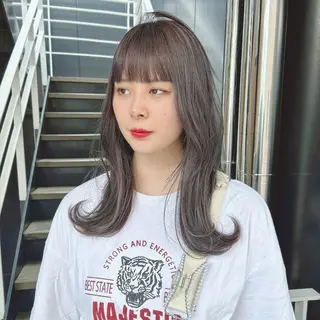 セミロング カラー 韓国🇰🇷レイヤー カットオリーブカラーのヘアスタイル