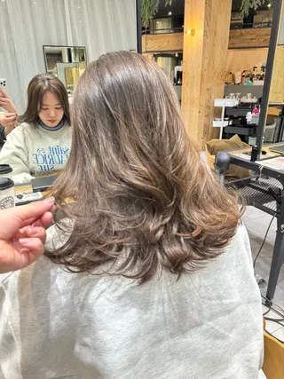 ロング りん/レイヤーカット ／小顔顔周りカットのヘアスタイル