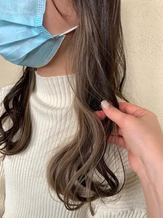 ロング カラー 拝頭　奈枝 Beretのヘアスタイル